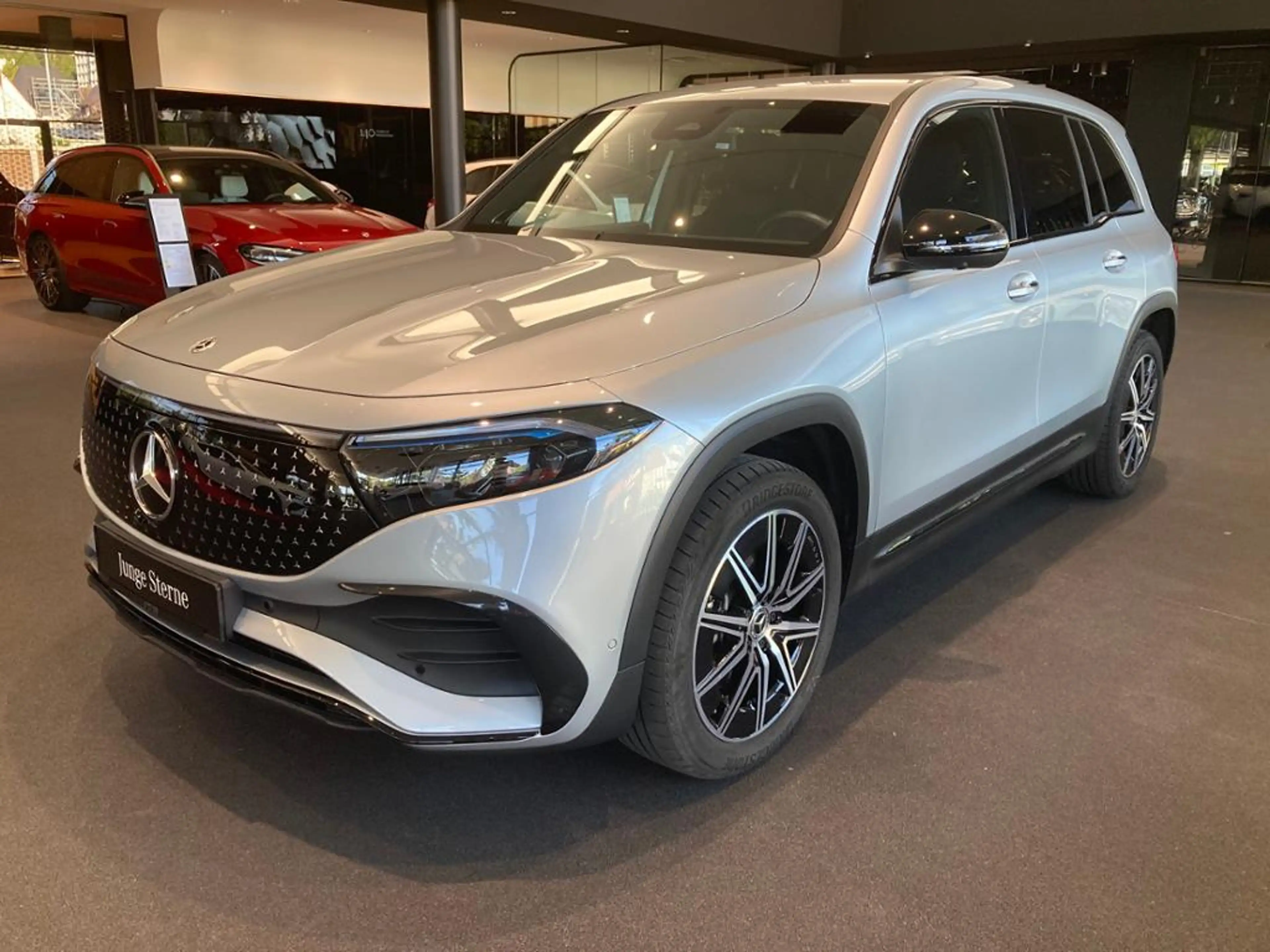 Mercedes-Benz EQB 350 4MATIC 360 AUT HUD Kam. KeyLess KlimaA — photo 2
