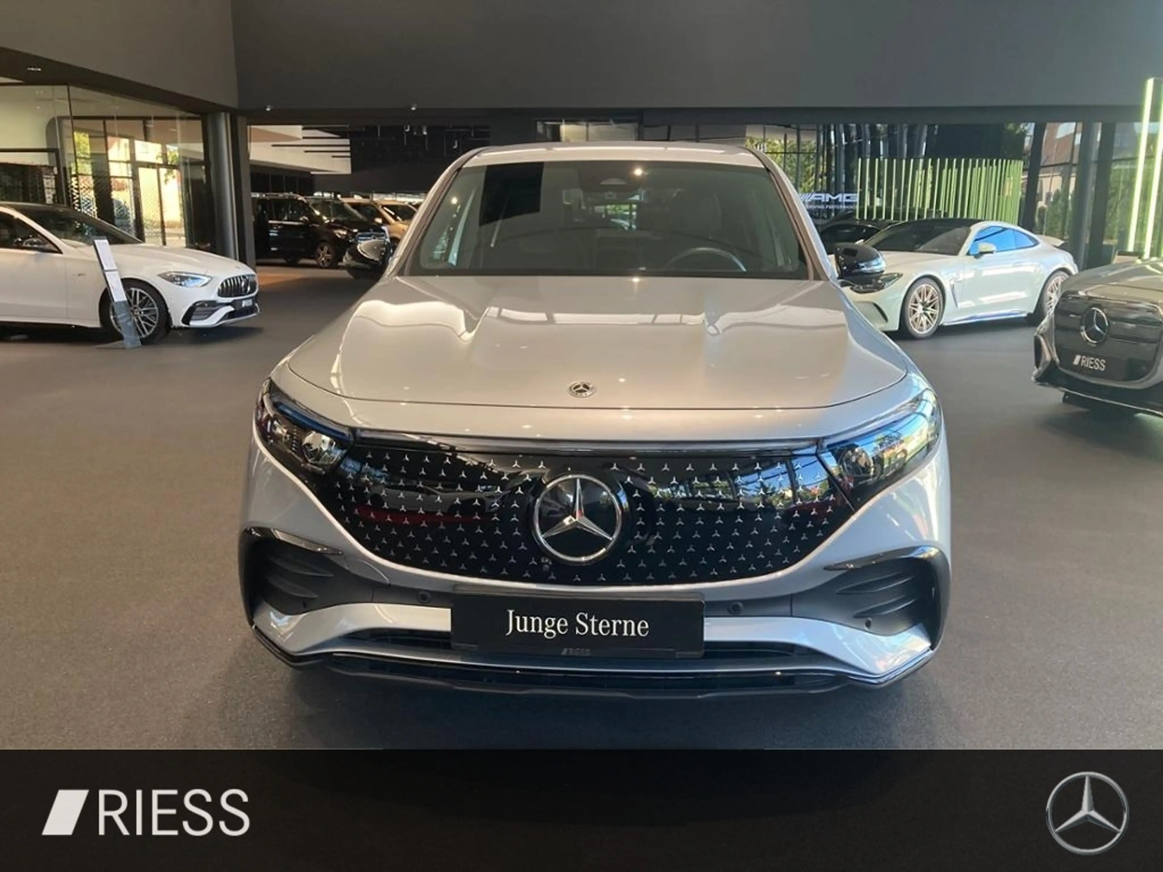 Mercedes-Benz EQB 350 4MATIC 360 AUT HUD Kam. KeyLess KlimaA — photo 3