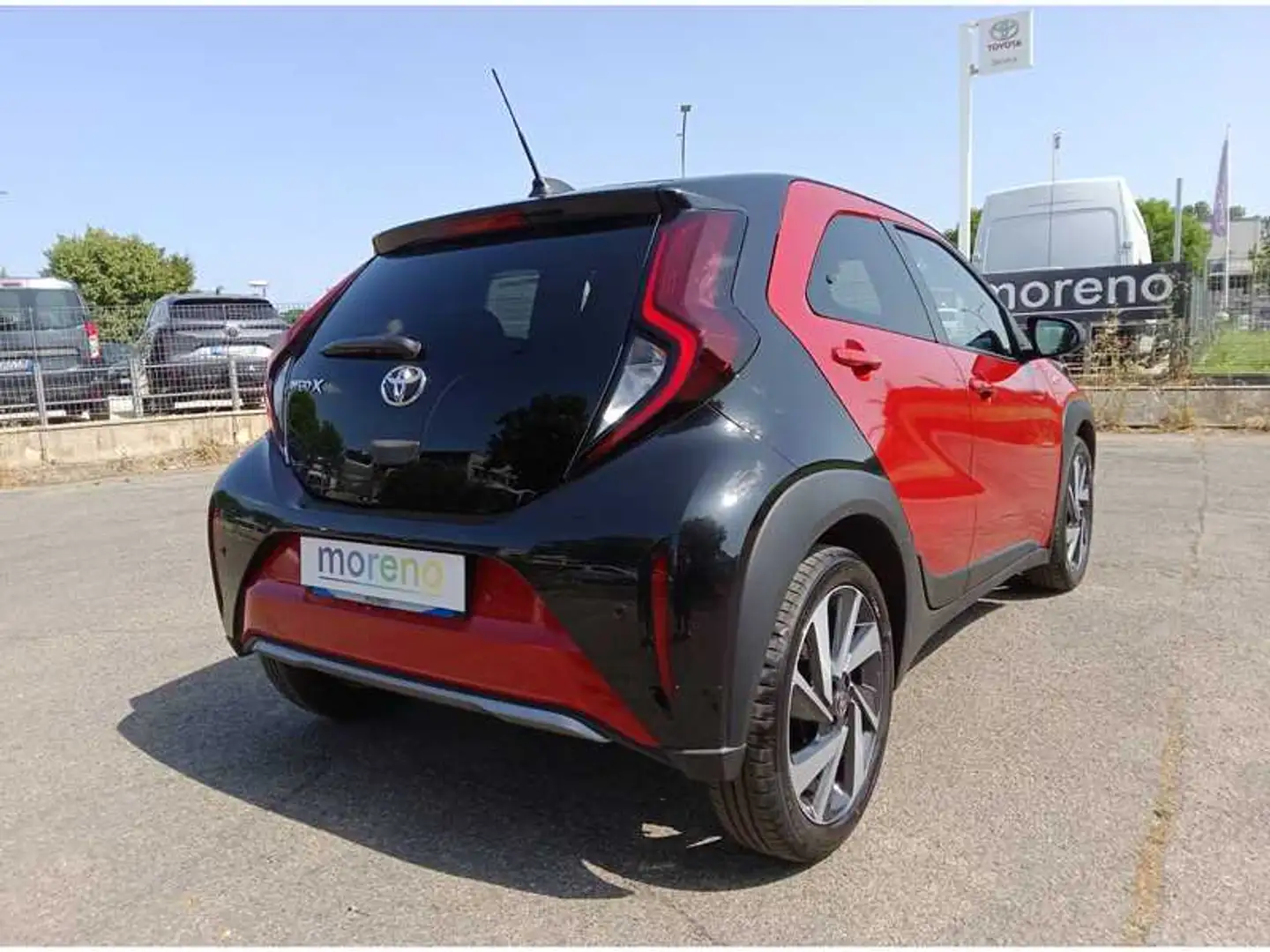 Toyota Aygo X 1.0 72 CV Lounge Rosso - 2