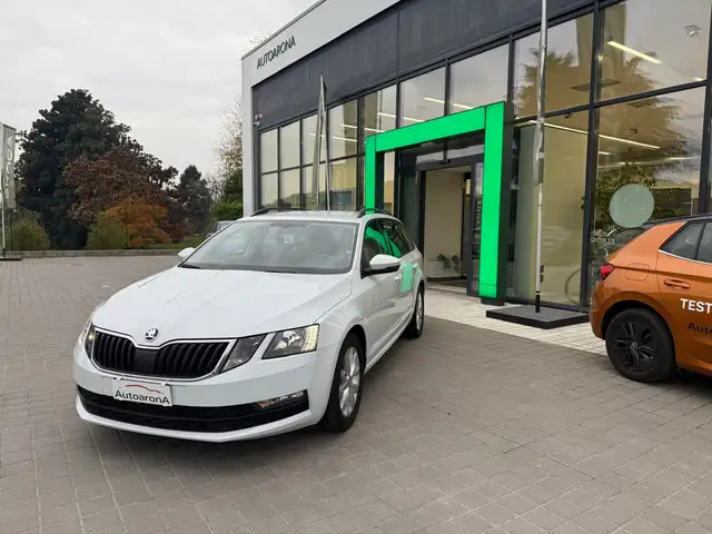 Skoda Octavia III 2017 Wagon 1.5 g-tec Executive 130cv dsg