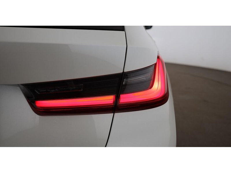 BMW 320 d Touring xDrive Advantage Aut LED AHK LEDER — photo 9