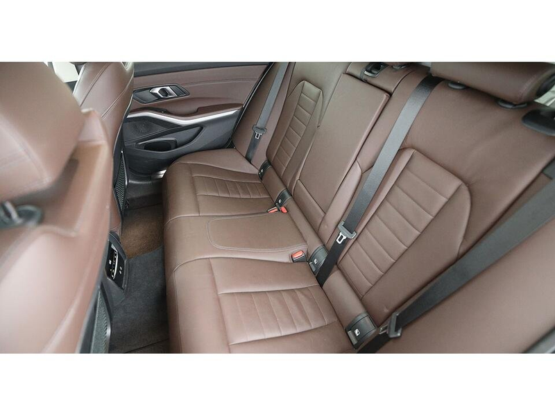 BMW 320 d Touring xDrive Advantage Aut LED AHK LEDER — photo 23