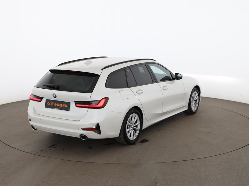 BMW 320 d Touring xDrive Advantage Aut LED AHK LEDER — photo 3