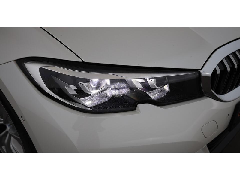 BMW 320 d Touring xDrive Advantage Aut LED AHK LEDER — photo 10