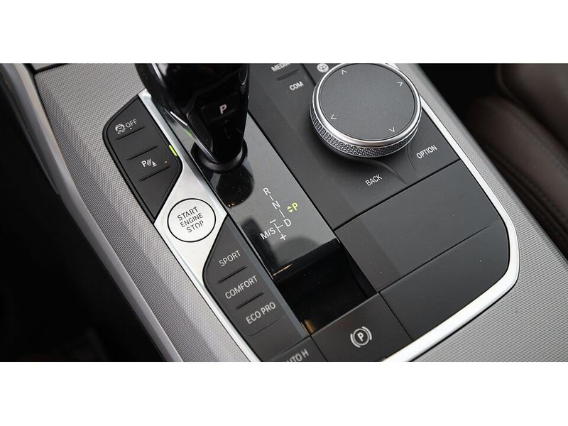 BMW 320 d Touring xDrive Advantage Aut LED AHK LEDER — photo 17