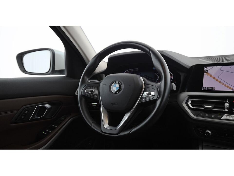 BMW 320 d Touring xDrive Advantage Aut LED AHK LEDER — photo 12