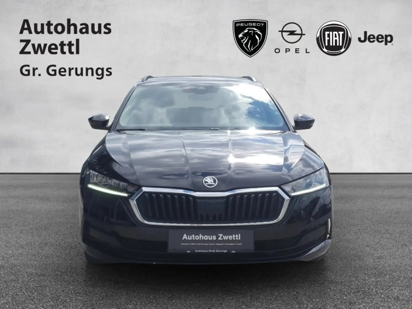 Skoda Octavia Ambition 2,0 TDI DSG Zwart - 2