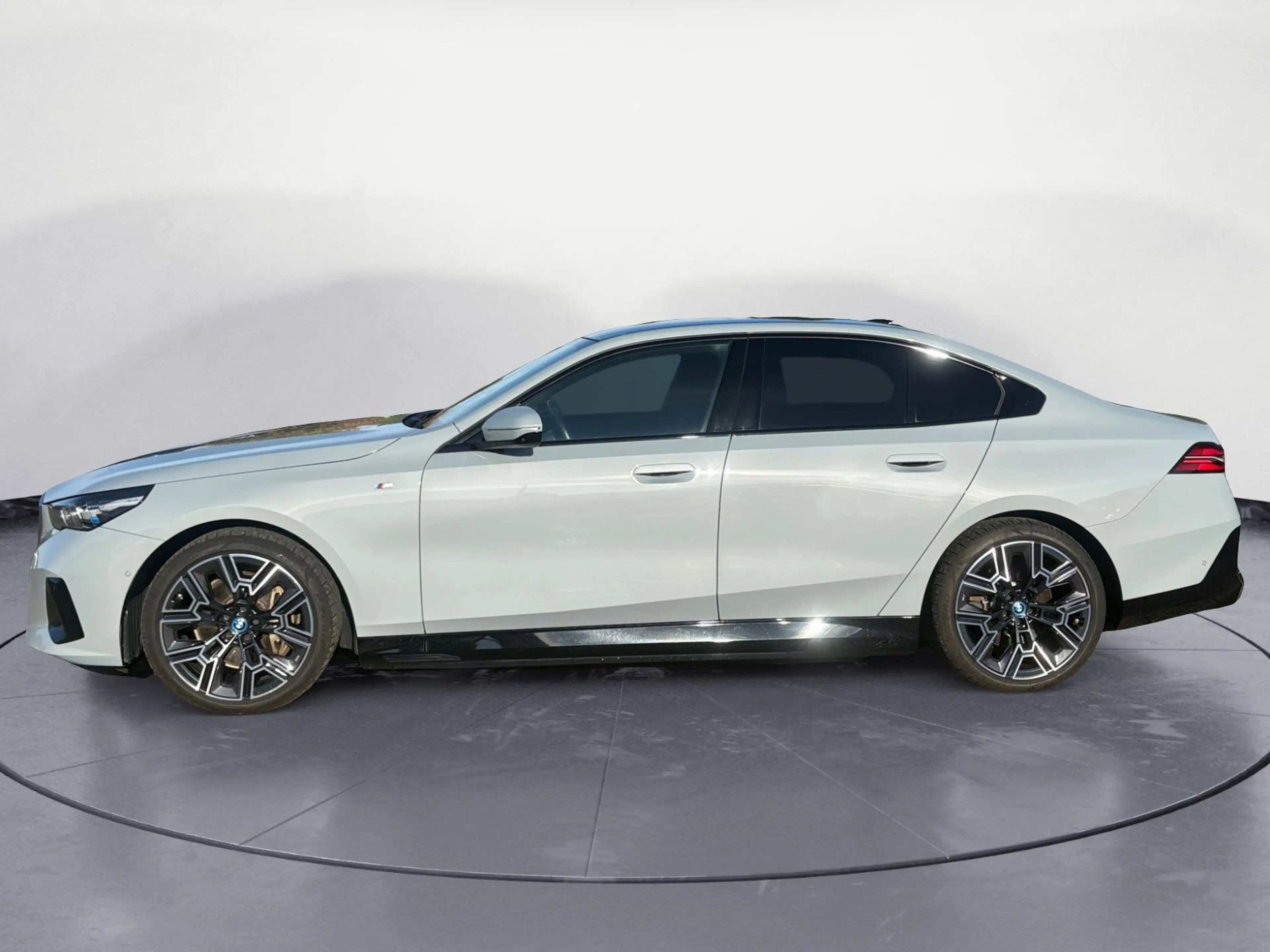 BMW i5 eDrive40 Navi Tempom.aktiv Panoramadach Komfo — photo 5