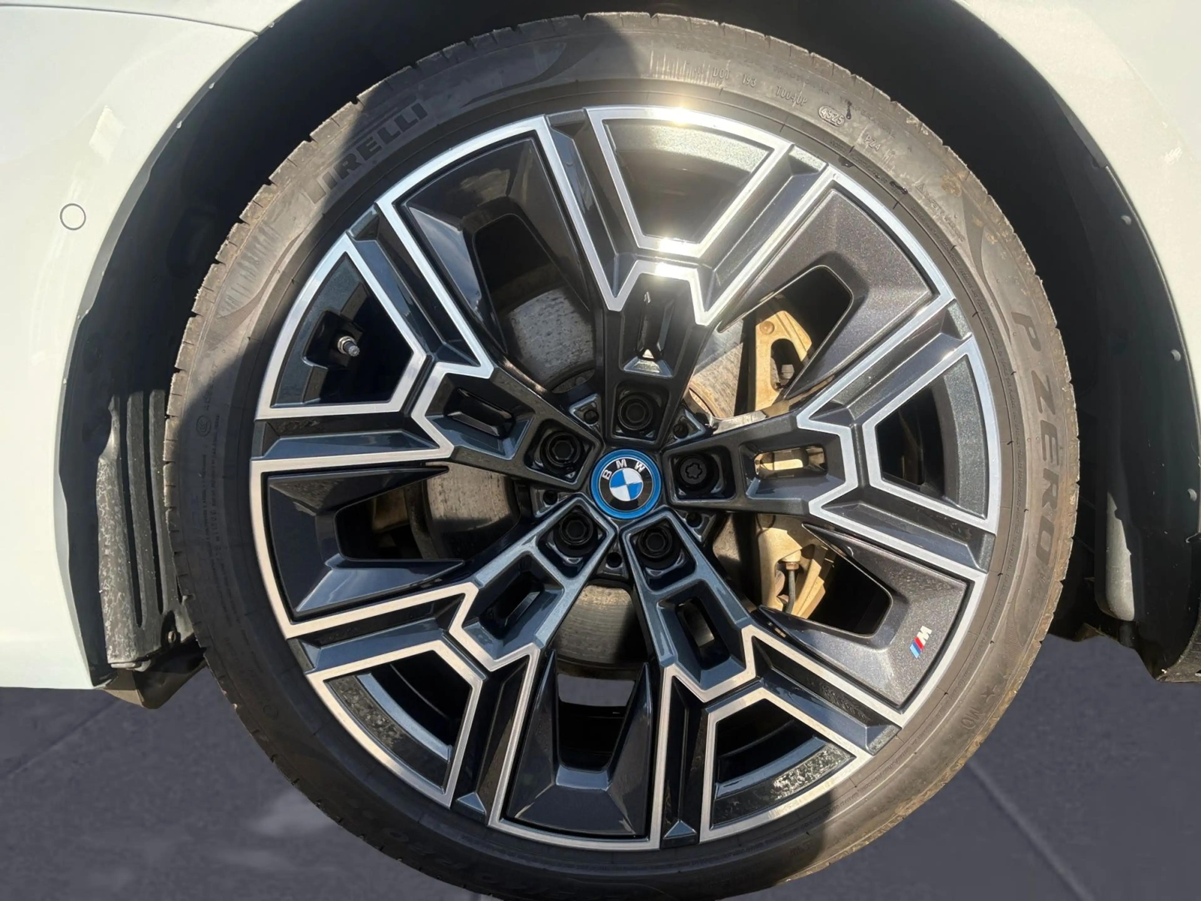 BMW i5 eDrive40 Navi Tempom.aktiv Panoramadach Komfo — photo 9
