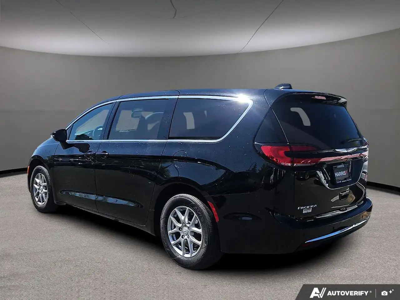 Chrysler Pacifica снимка Chrysler Pacifica
