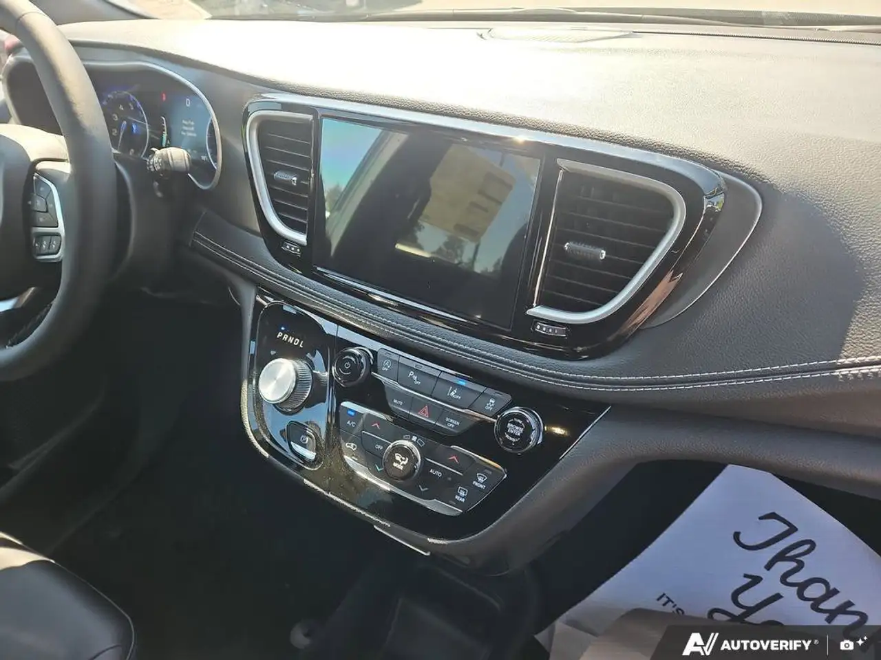 Chrysler Pacifica снимка Chrysler Pacifica