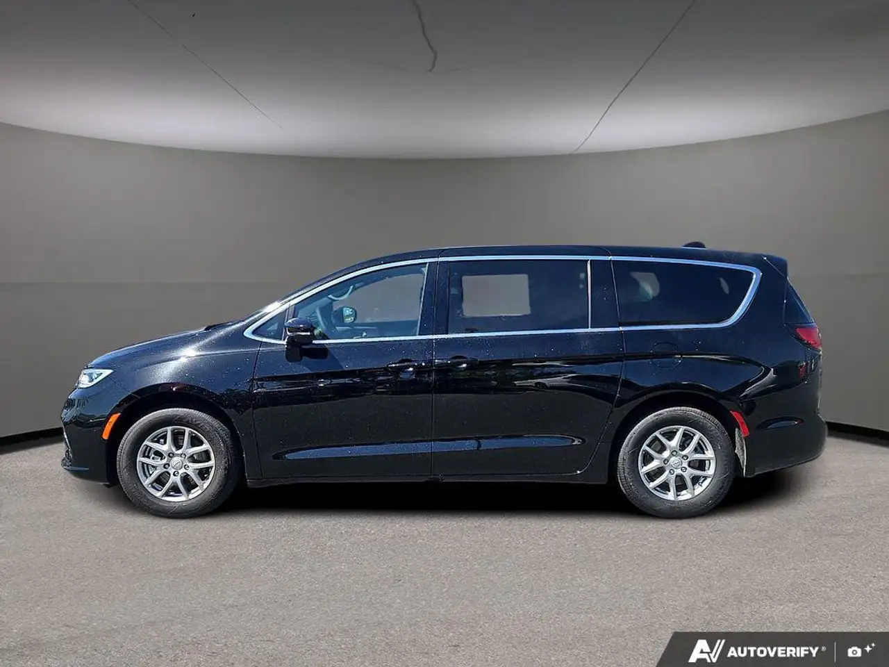 Chrysler Pacifica снимка Chrysler Pacifica