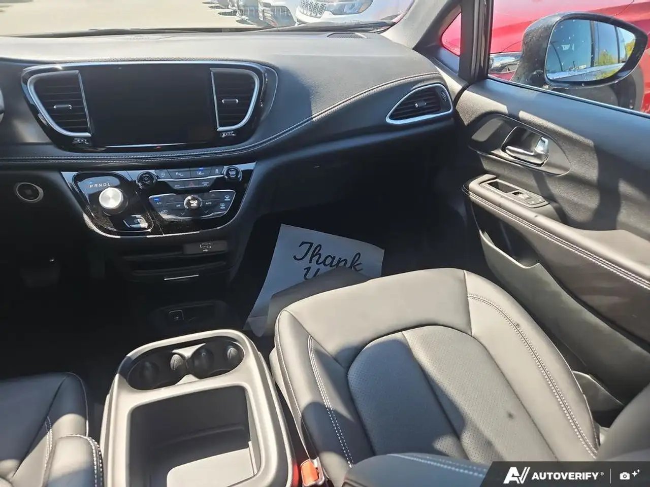 Chrysler Pacifica снимка Chrysler Pacifica