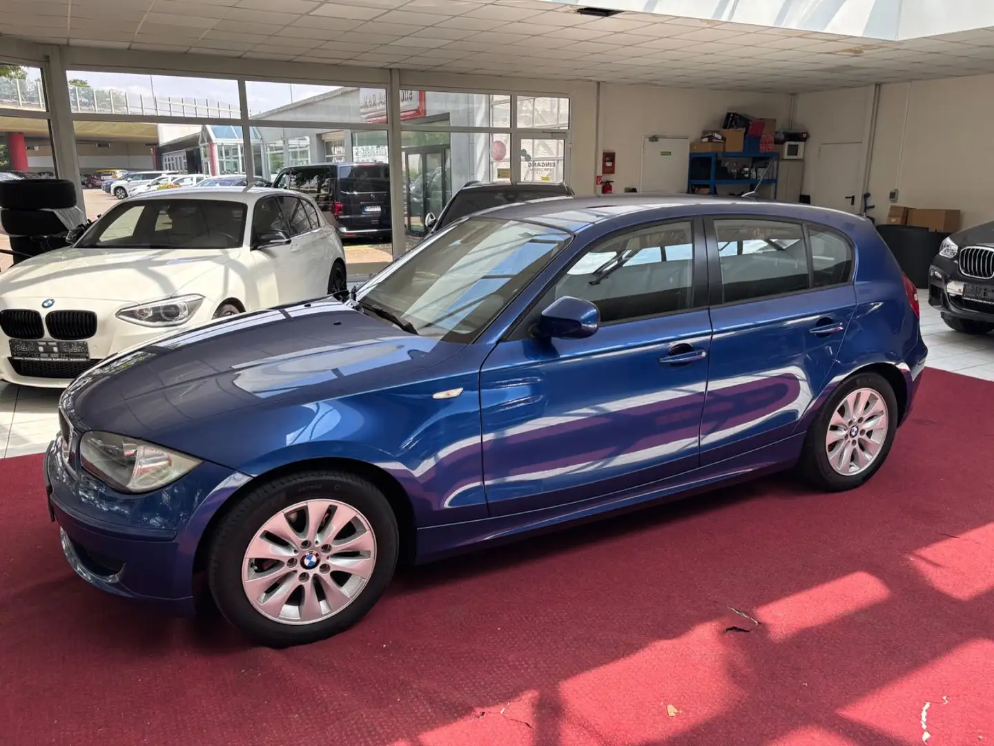 BMW 118 d Lim.  LEDER+SHZ+PDC+ALU+KLIMAAUT+TEMPOMAT Blau - 1