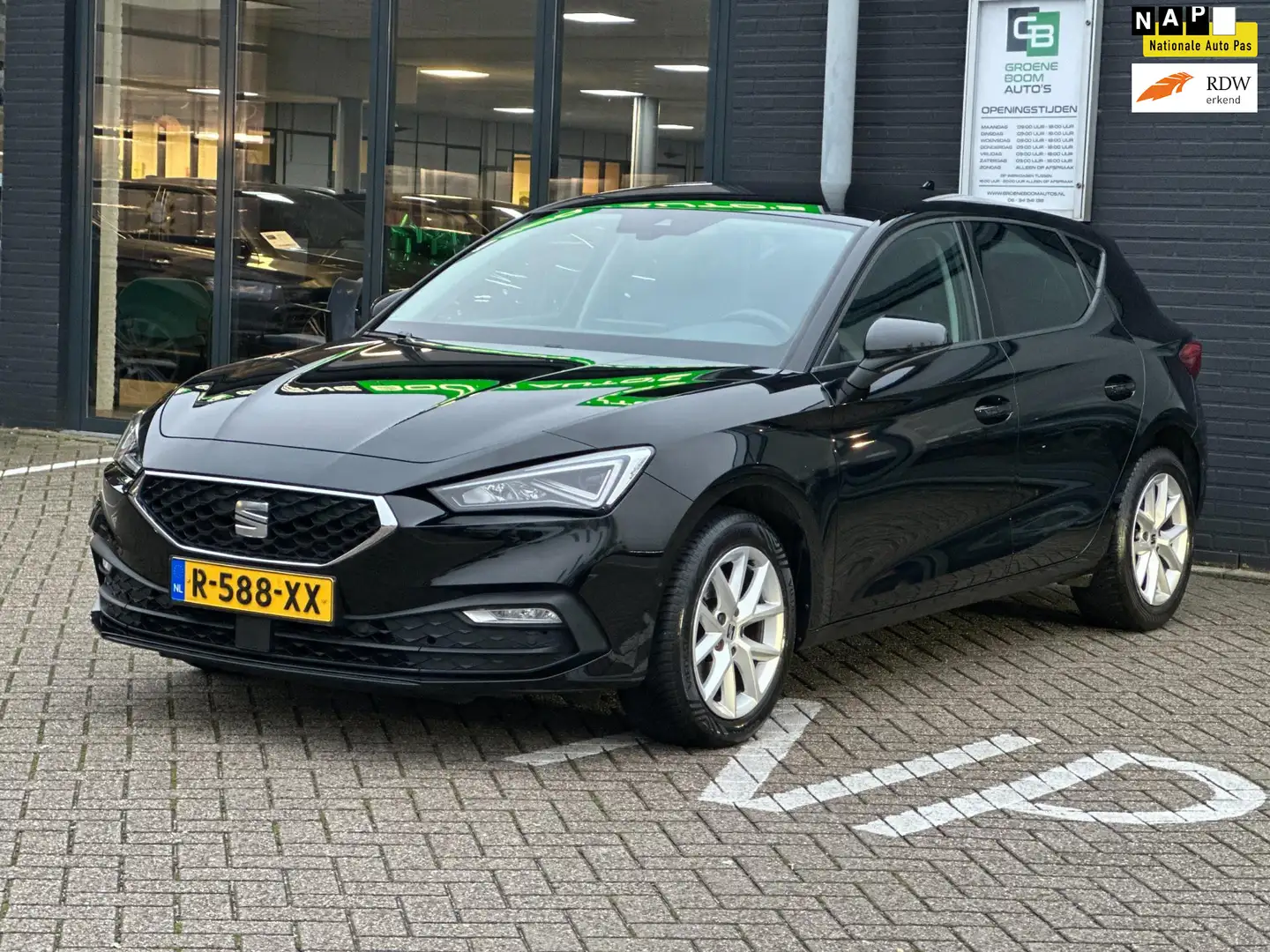 SEAT Leon Sportstourer 1.5 TSI Style Business Intense/CAMERA Zwart - 1