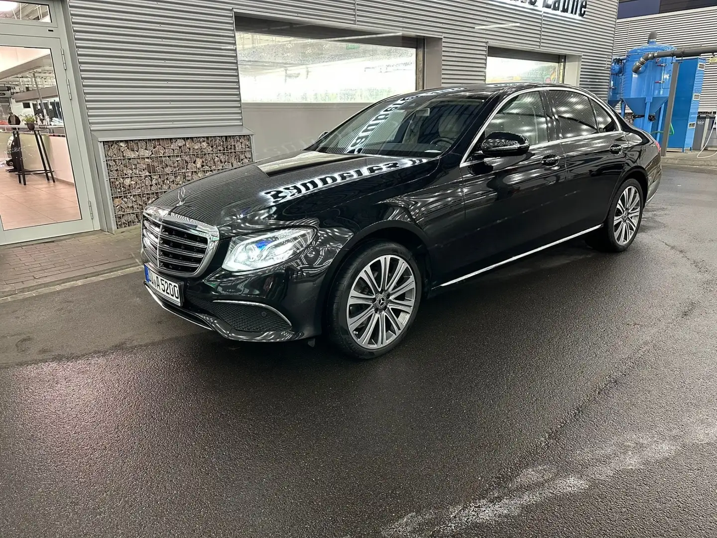 Mercedes-Benz E 220 d 4Matic 9G-TRONIC Exclusive - 2