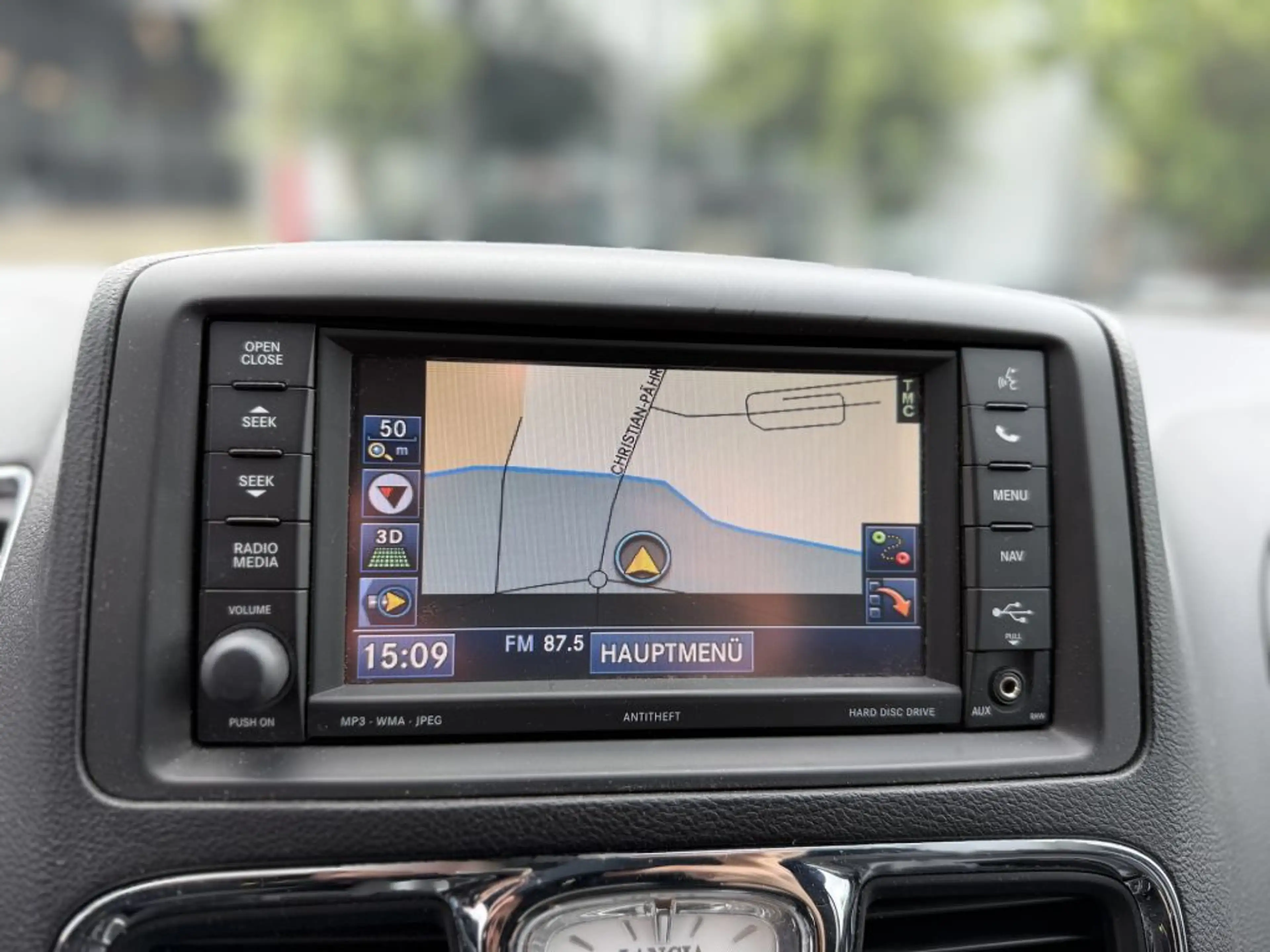 Lancia Voyager 2.8 Multijet 16v S — photo 21