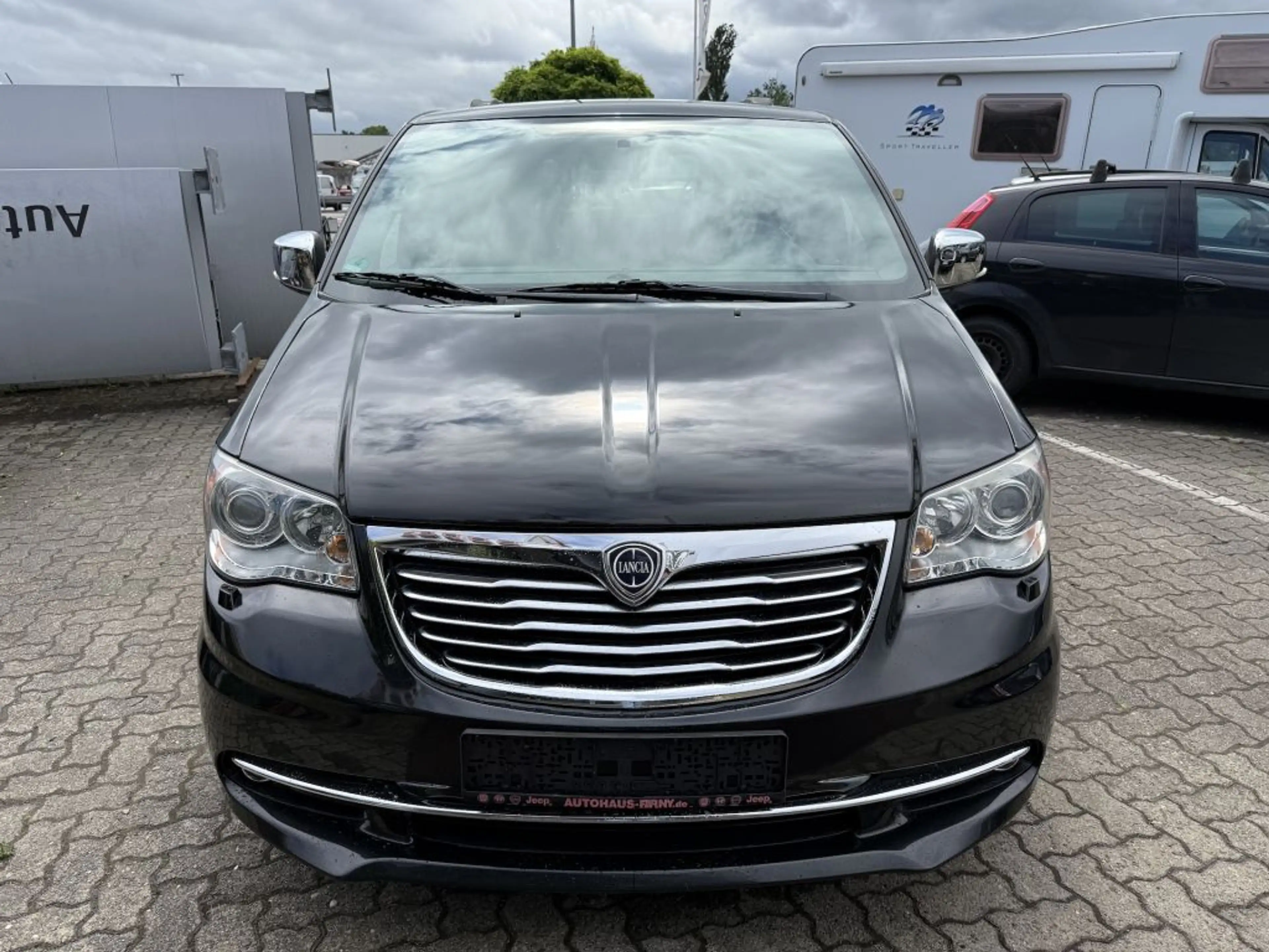 Lancia Voyager 2.8 Multijet 16v S — photo 2