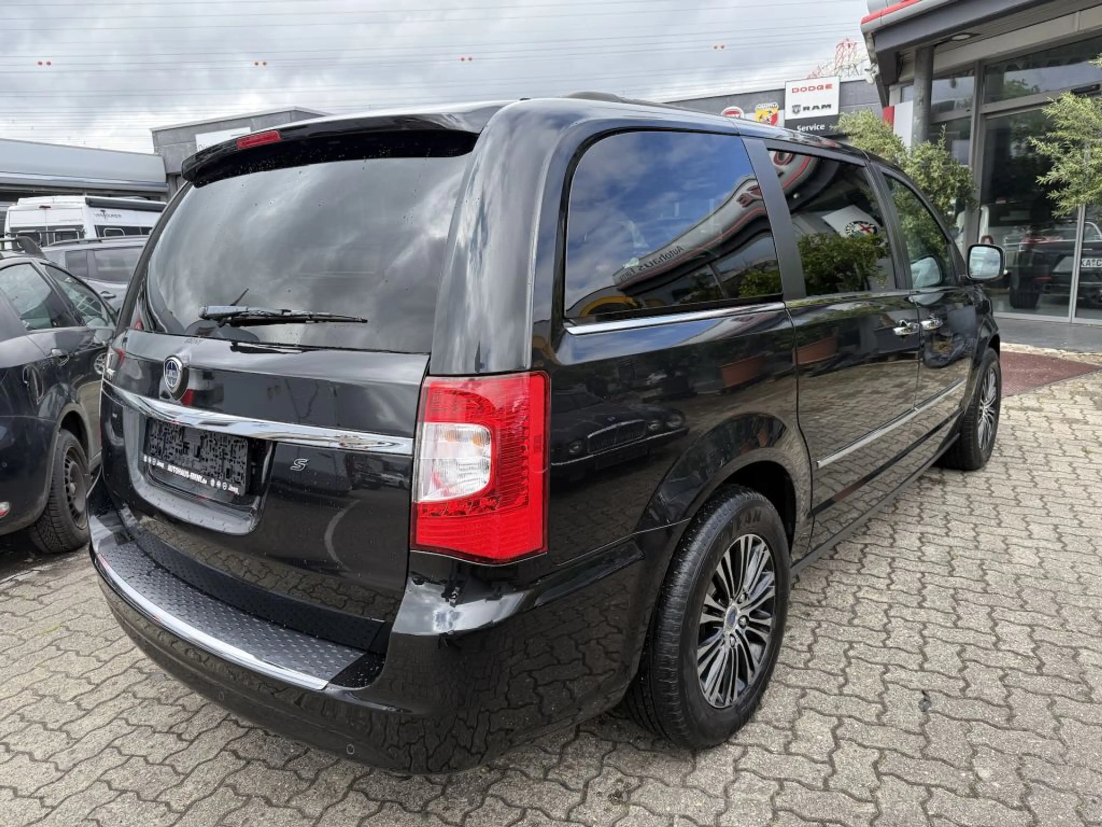 Lancia Voyager 2.8 Multijet 16v S — photo 5