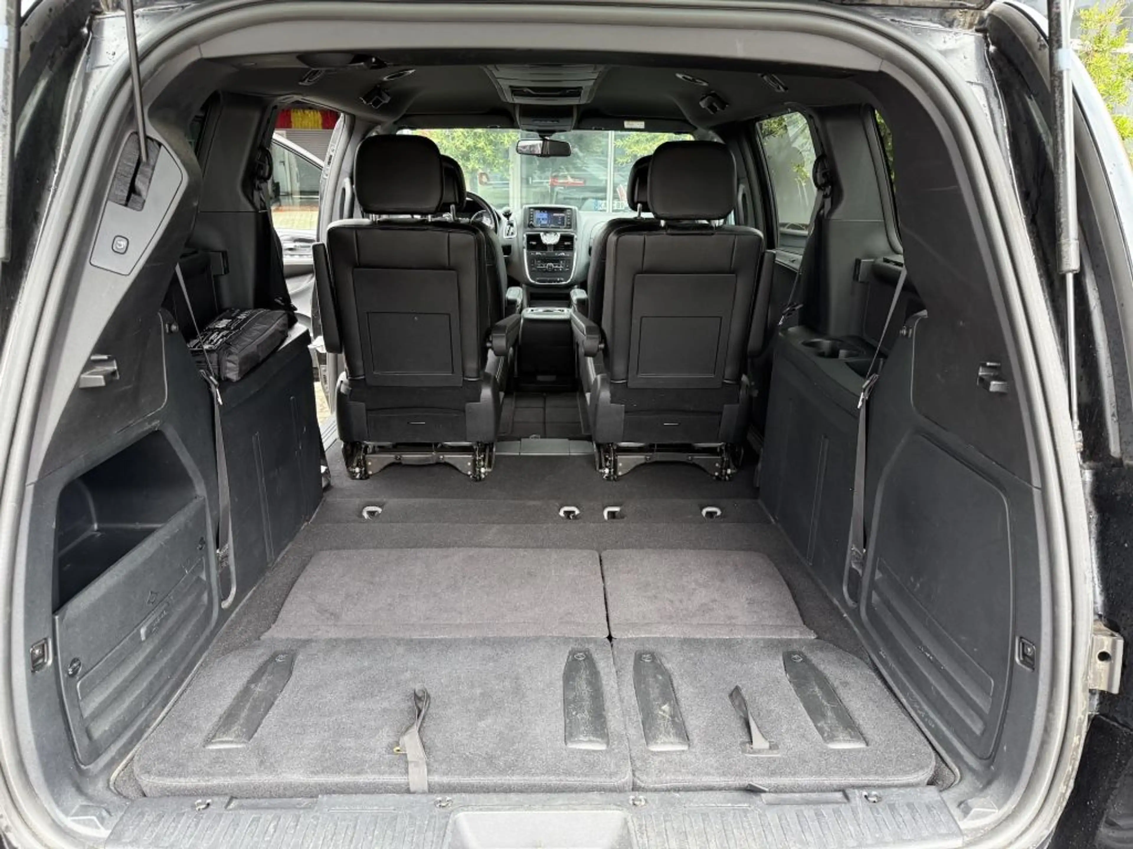 Lancia Voyager 2.8 Multijet 16v S — photo 14