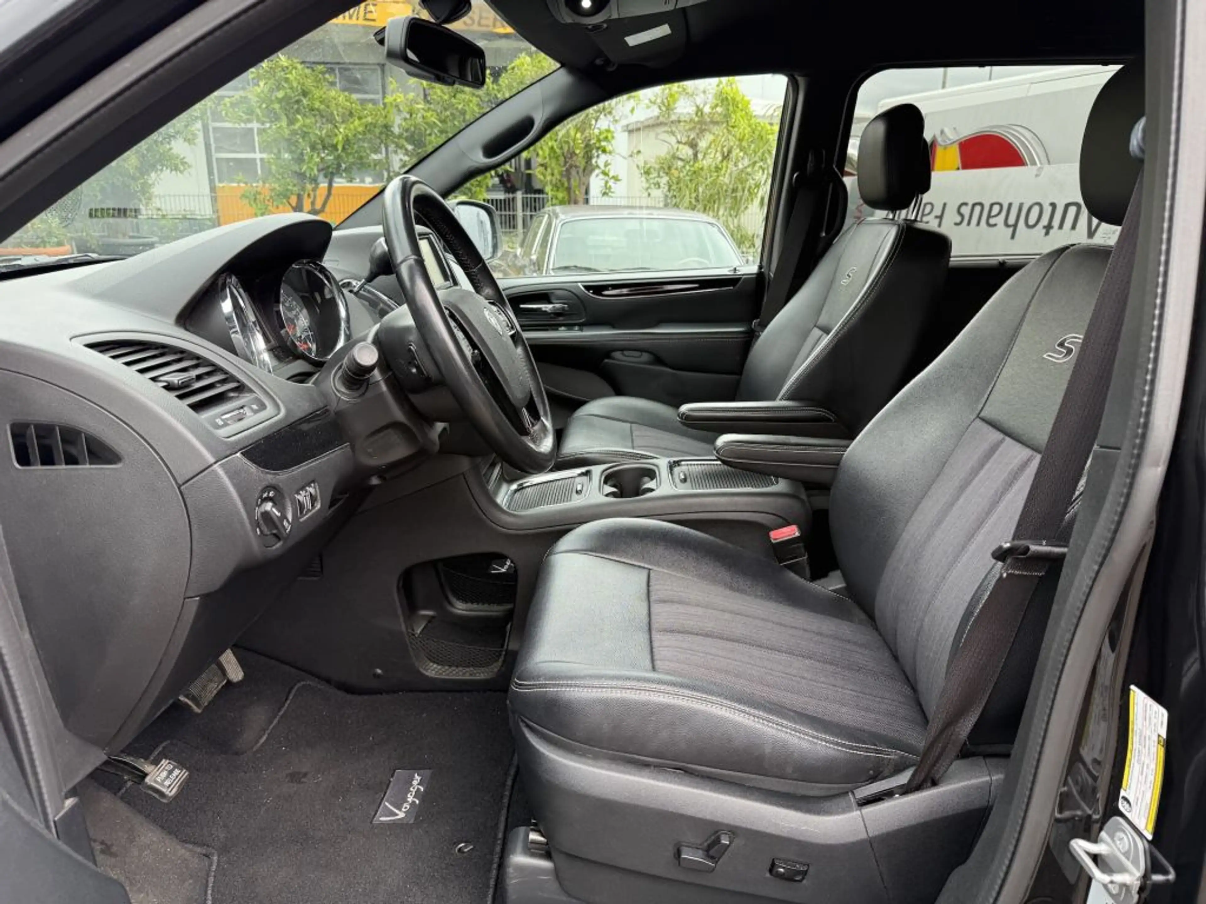 Lancia Voyager 2.8 Multijet 16v S — photo 10