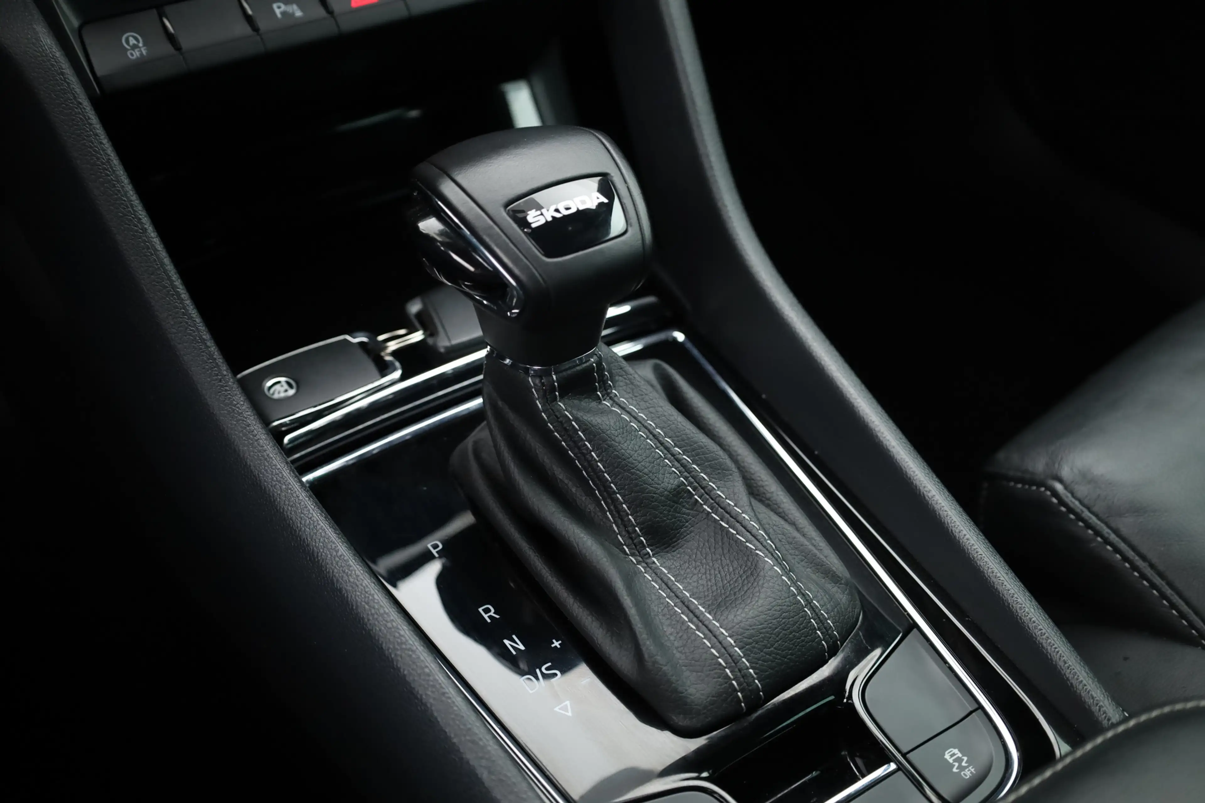 Skoda Karoq 1.5 TSI ACT Sportline | Leder | Elek. Trekhaak | S — photo 6