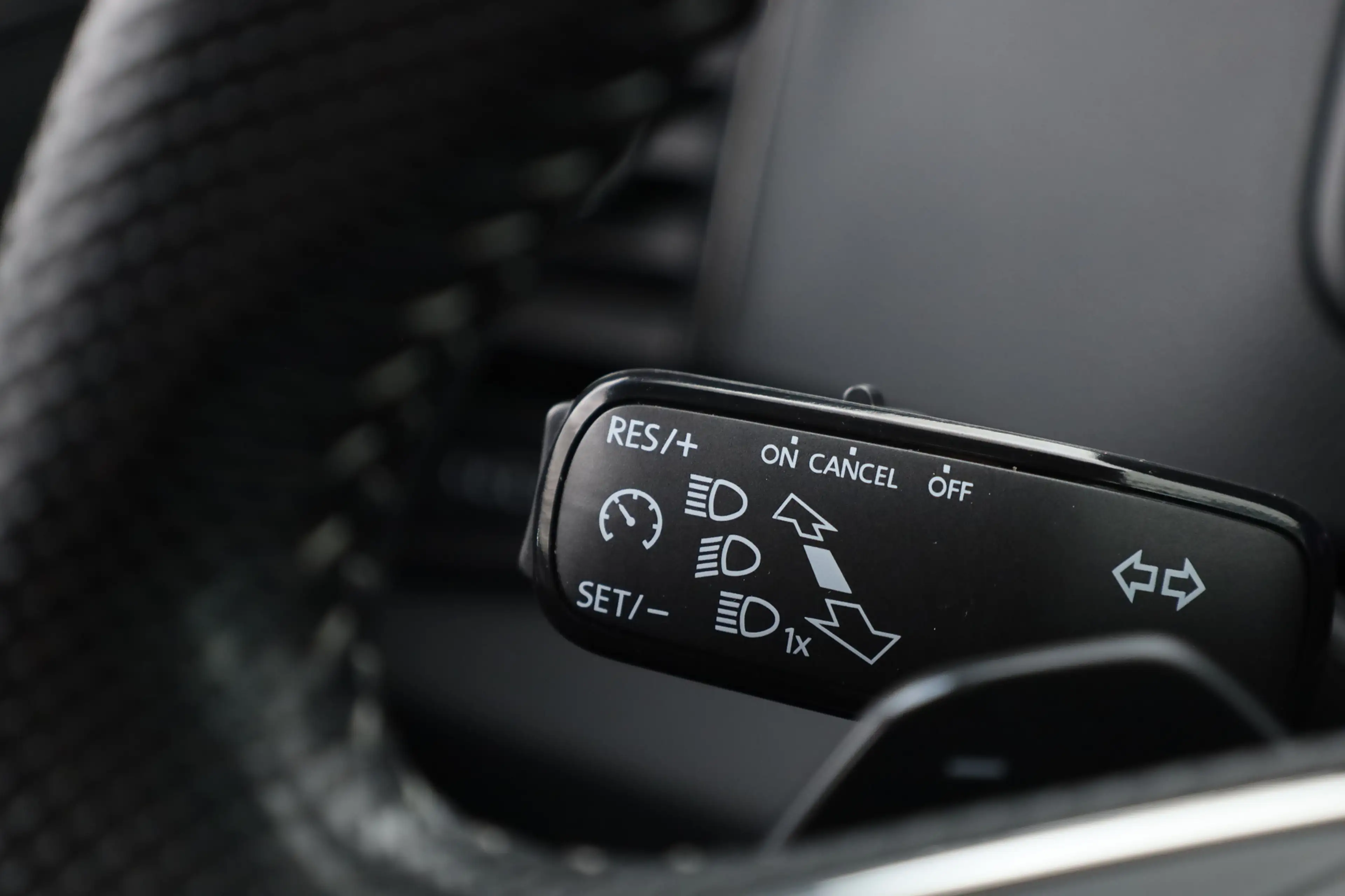 Skoda Karoq 1.5 TSI ACT Sportline | Leder | Elek. Trekhaak | S — photo 11