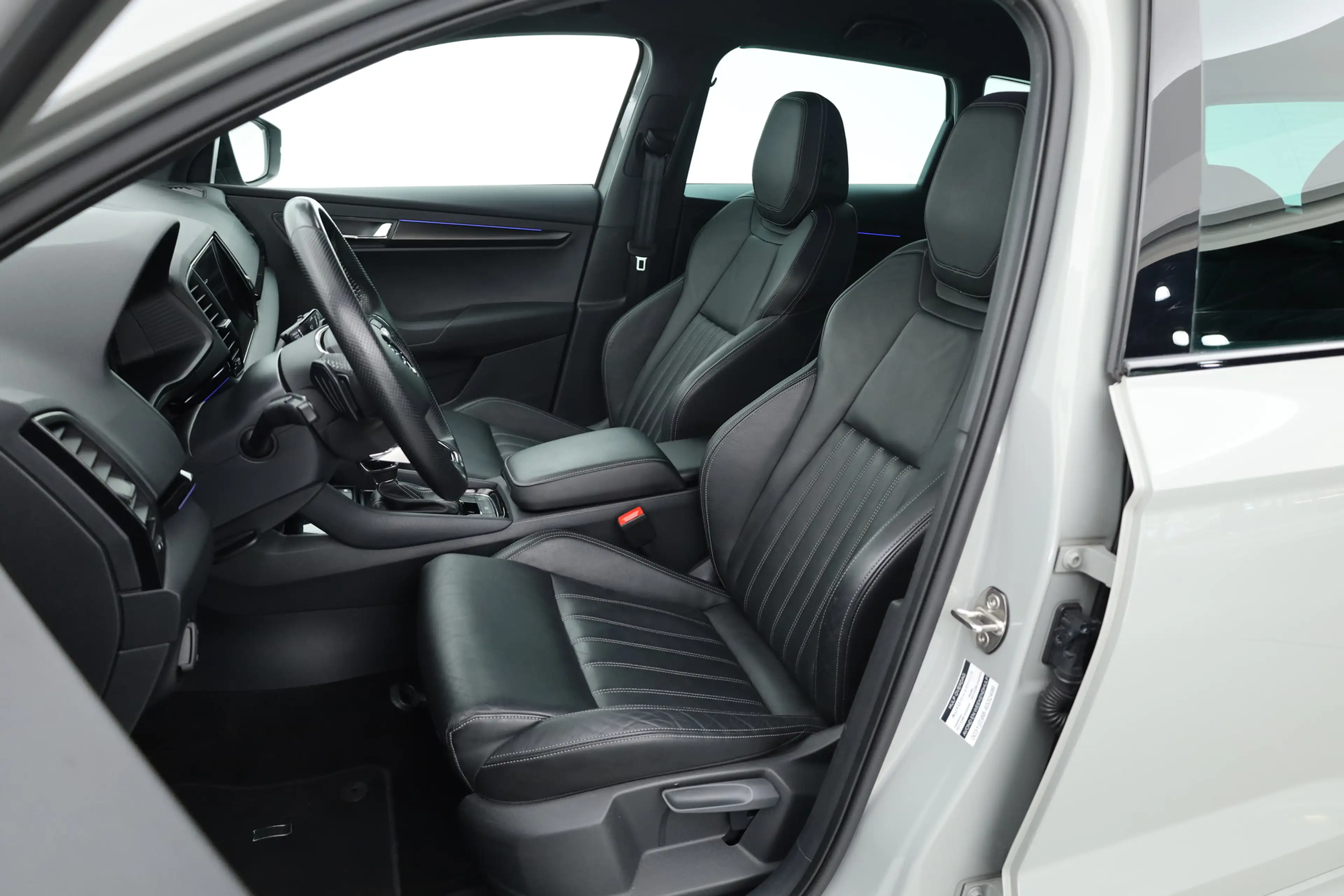 Skoda Karoq 1.5 TSI ACT Sportline | Leder | Elek. Trekhaak | S — photo 3