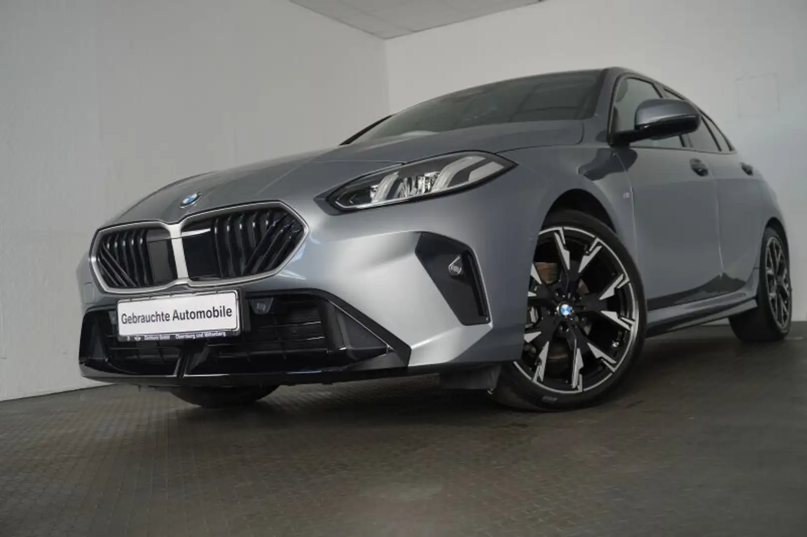 BMW 120 i 5-Türer M Sportpaket *NAVI.PARKASSIST* Grijs - 2