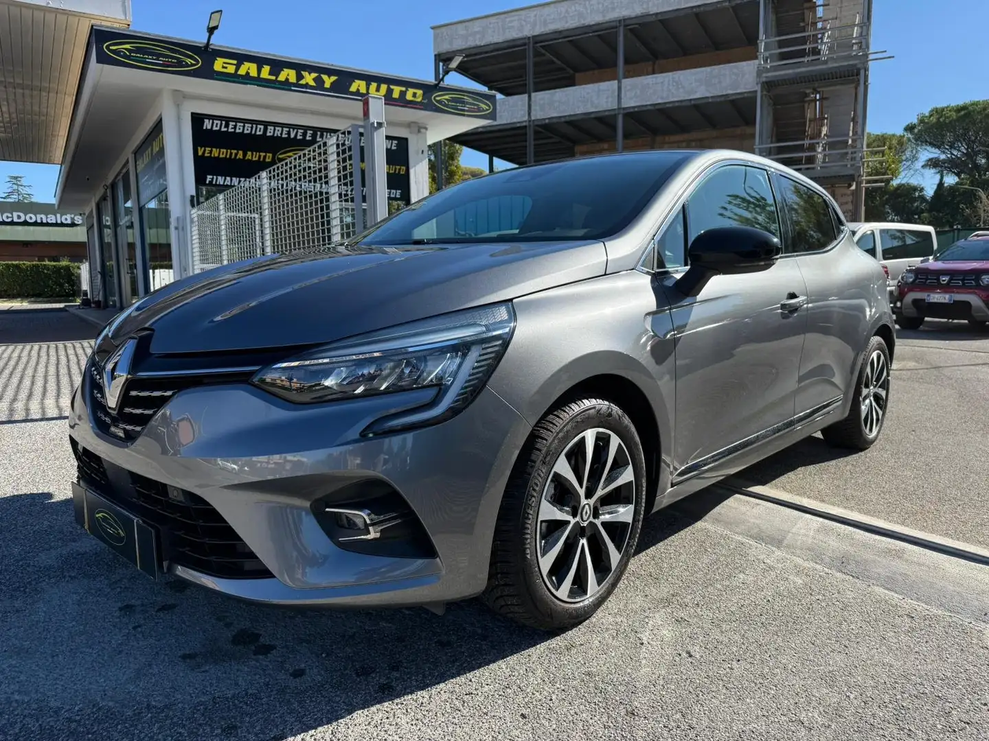 Renault Clio Clio V 1.6 E-Tech full hybrid Intens 145cv autom. Gris - 2