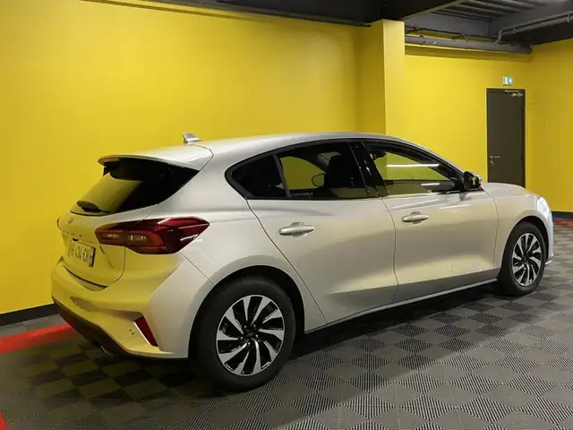 Ford Focus view 14