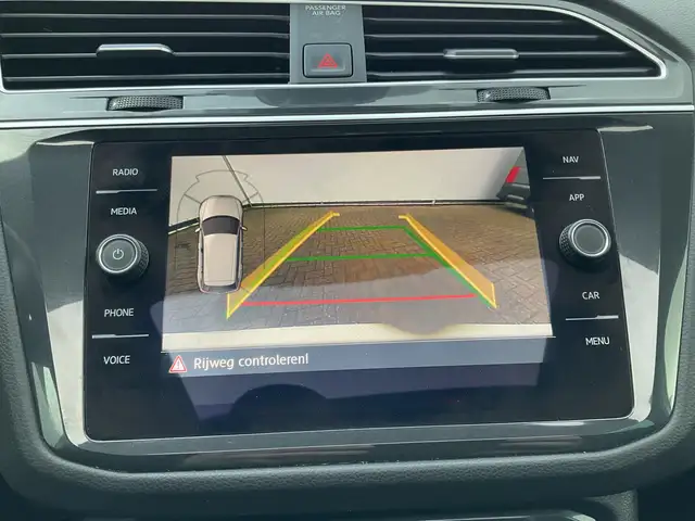 Volkswagen Tiguan view 5