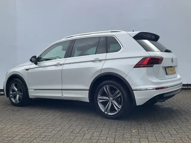 Volkswagen Tiguan view 2