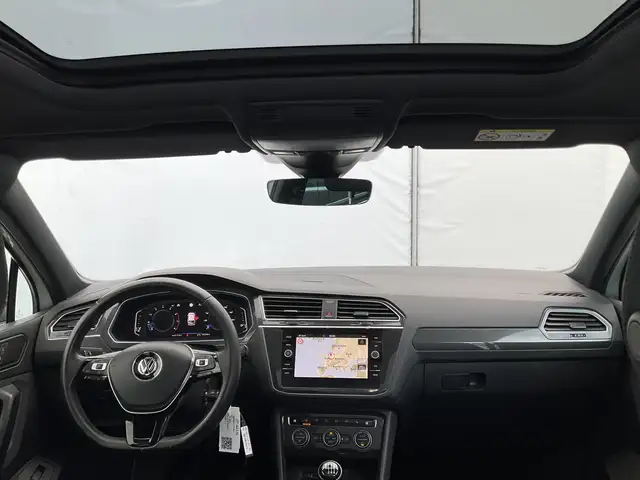 Volkswagen Tiguan view 4
