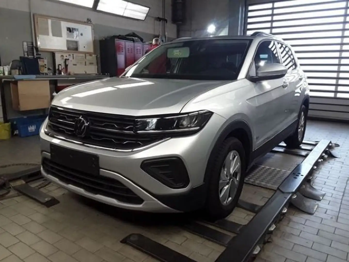 Volkswagen T-Cross 1.5TSI Life DSG Navi LED Silber - 2