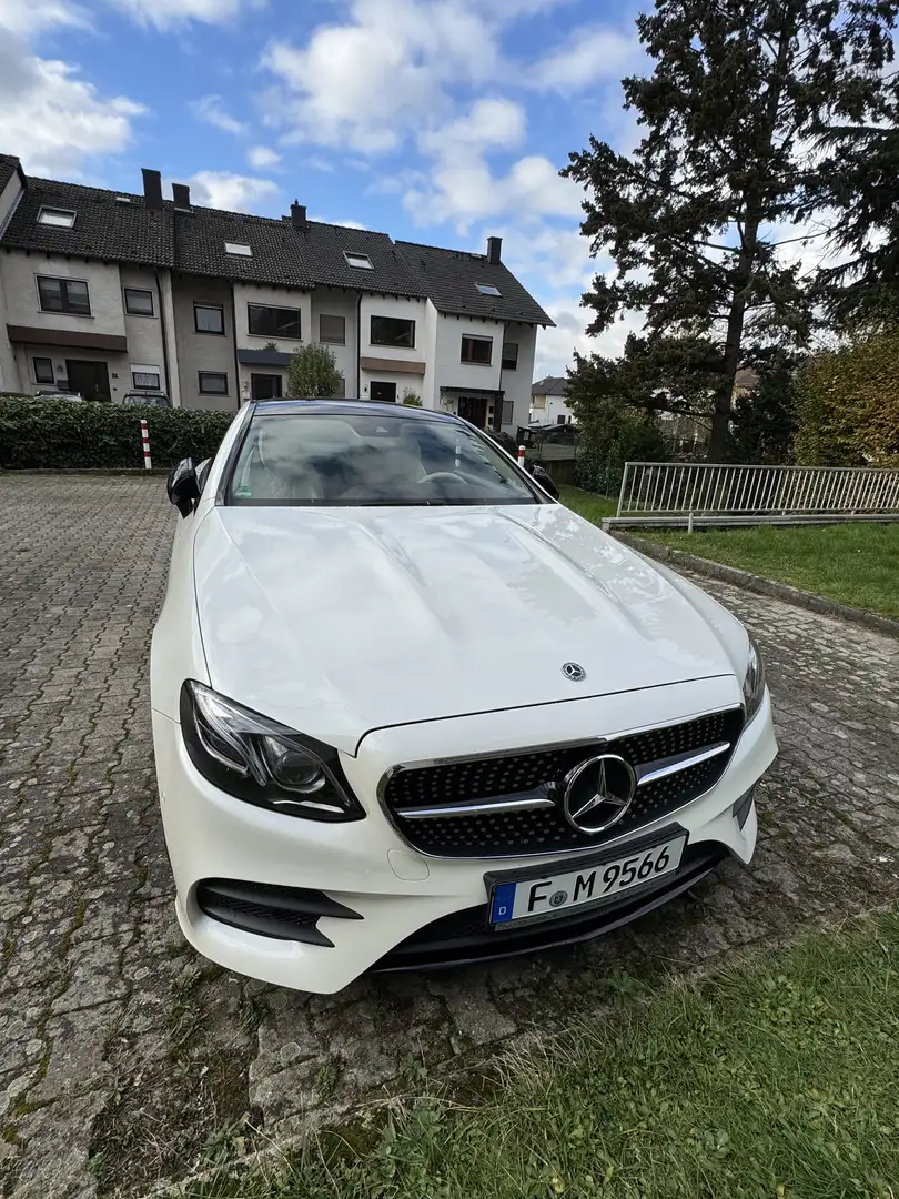 Mercedes-Benz E 300 Coupe 9GAMG Line Designo Paket, Vollaustattaung Weiß - 2