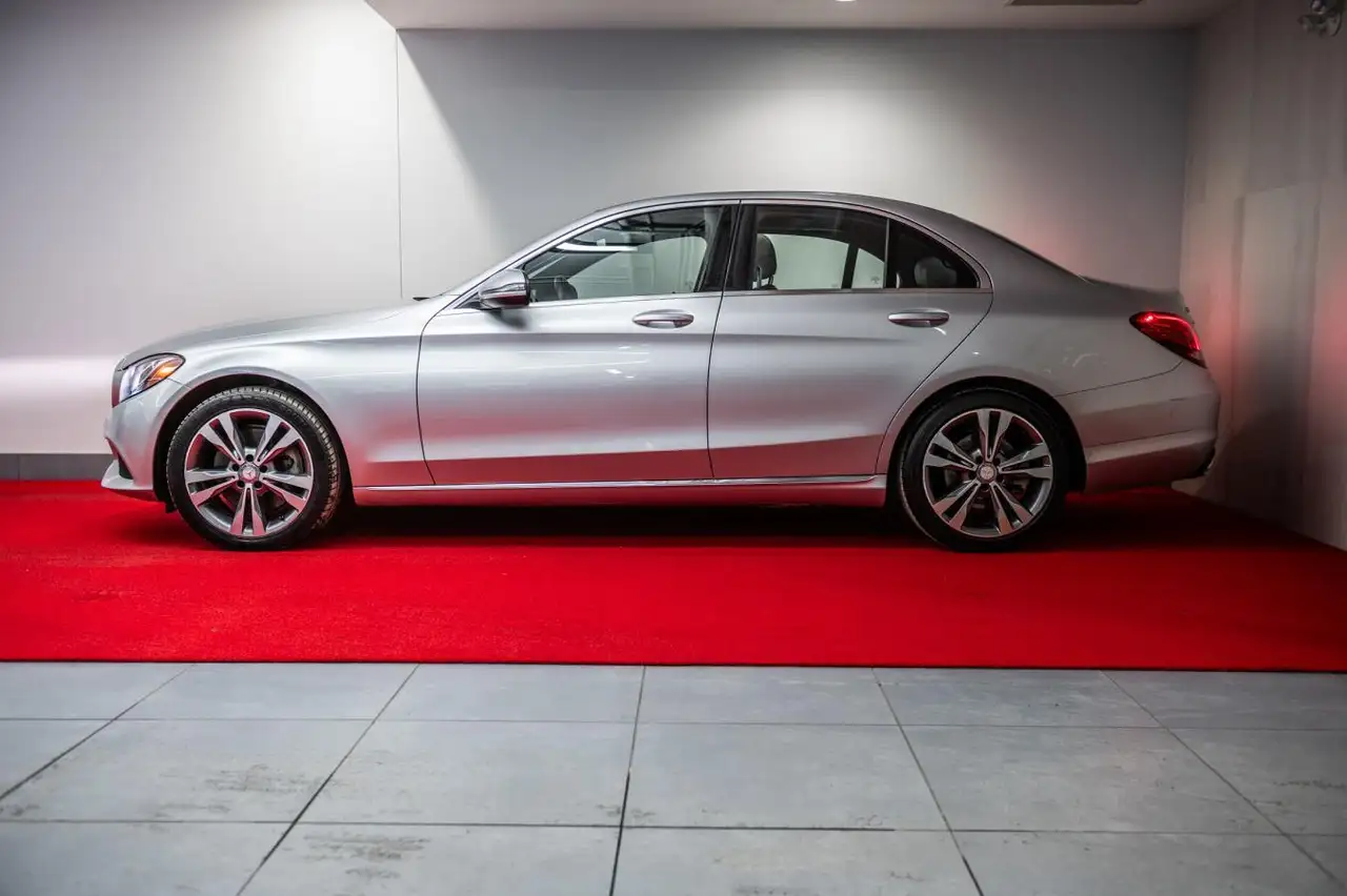 Mercedes-Benz C-Class снимка Mercedes-Benz C-Class
