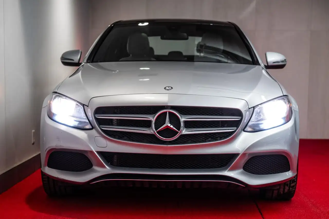 Mercedes-Benz C-Class снимка Mercedes-Benz C-Class