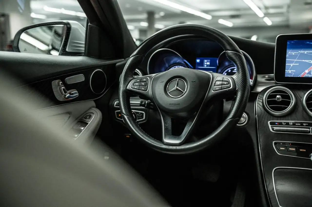 Mercedes-Benz C-Class снимка Mercedes-Benz C-Class