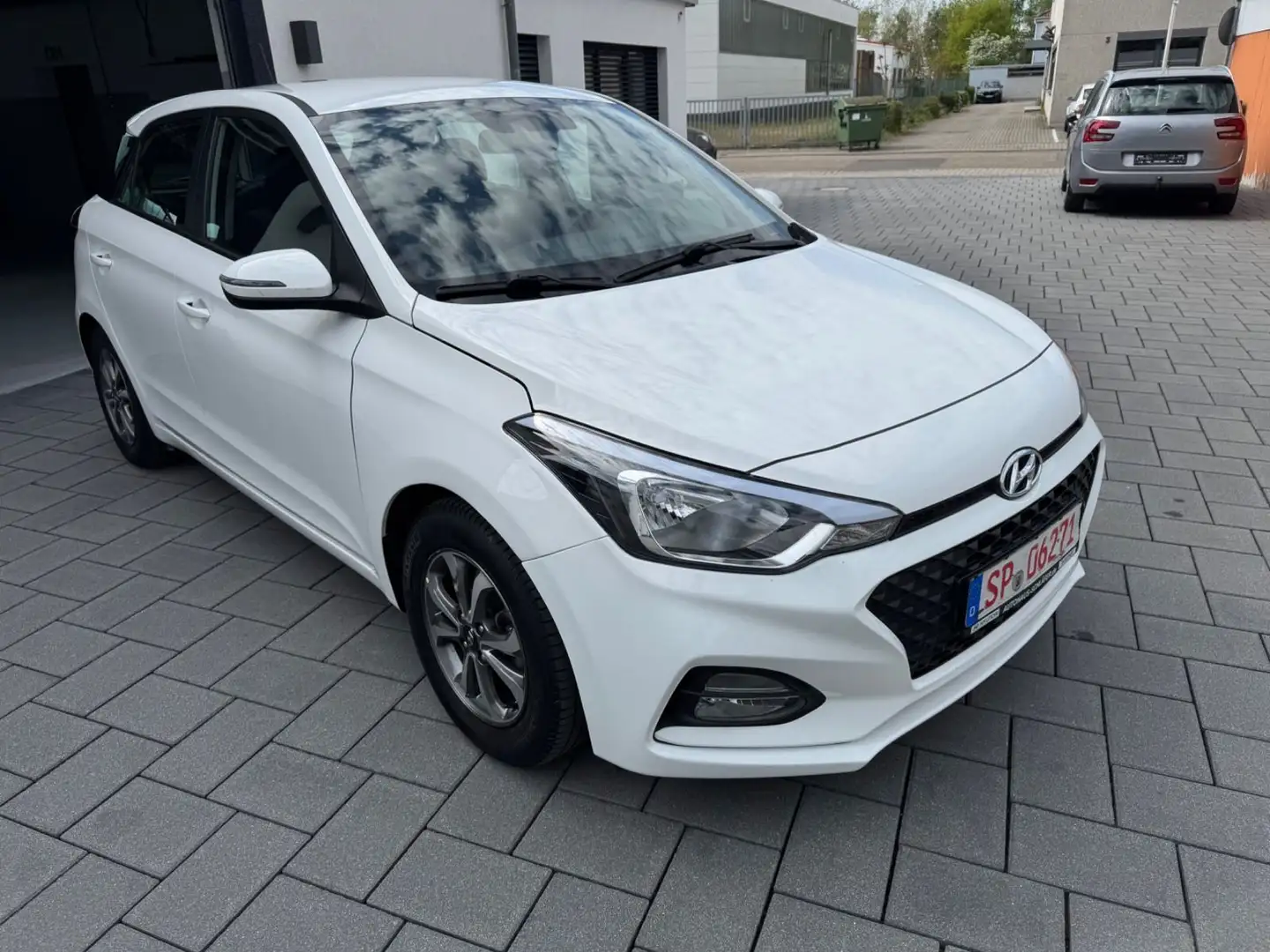 Hyundai i20 Trend"Navi Kamera"8 Fach Alufelgen Blanc - 1