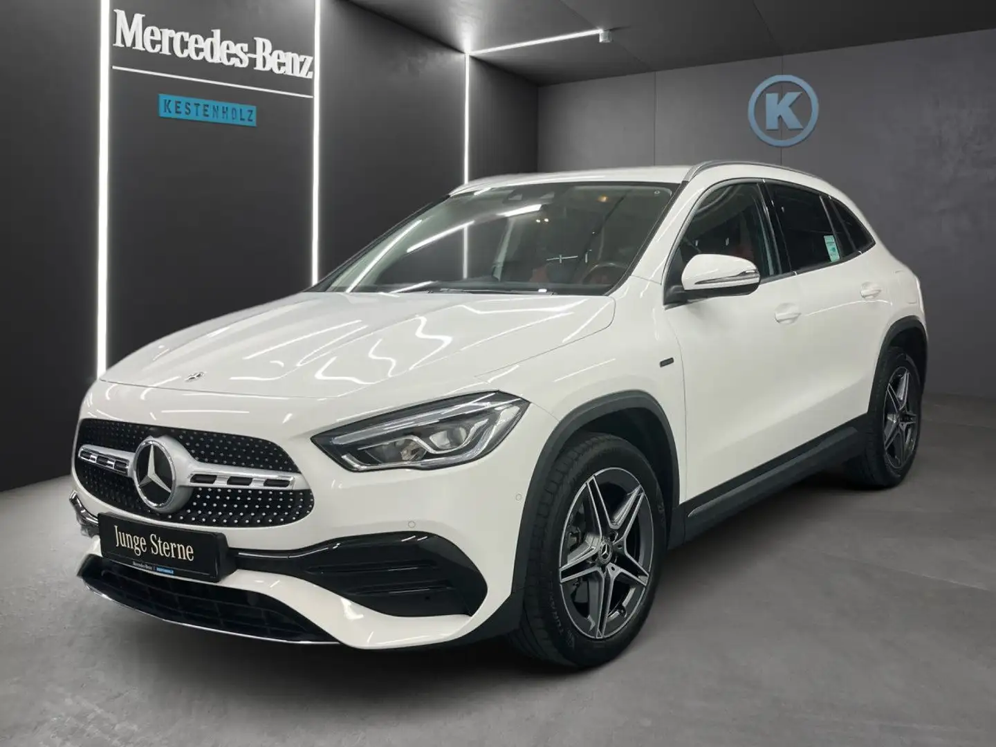 Mercedes-Benz GLA 250 e AMG+LEDER+AHK+KAMERA+AUGMENTED+19"LR Weiß - 2