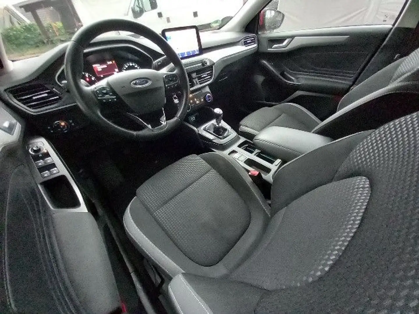 Ford Focus Turnier 1.0 EcoBoost Hybrid Cool & Connect Rouge - 2