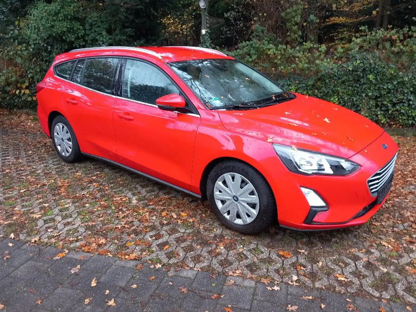Ford Focus Turnier 1.0 EcoBoost Hybrid Cool & Connect Rouge - 1