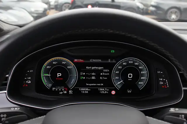 Audi Q7 view 19