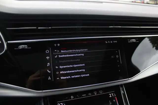 Audi Q7 view 27