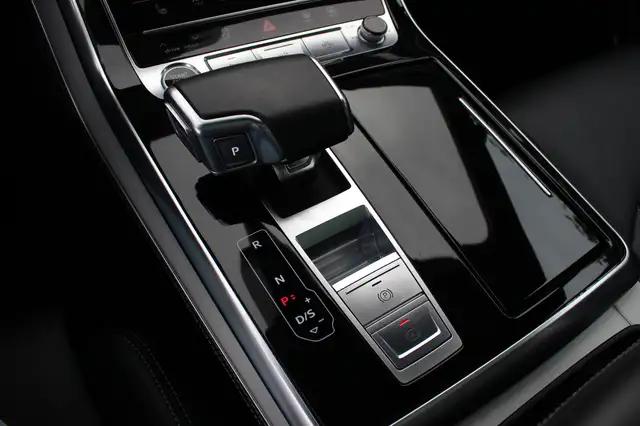 Audi Q7 view 29