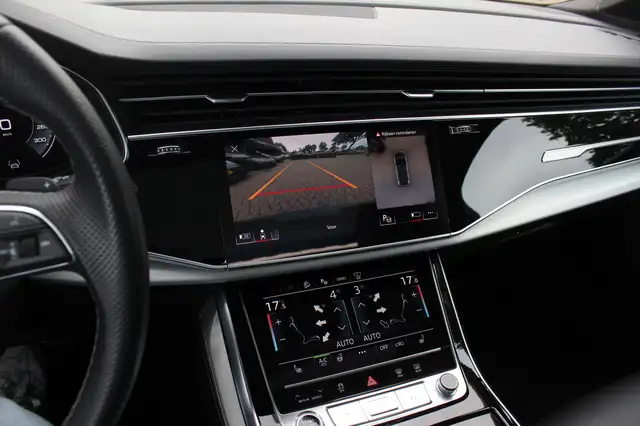 Audi Q7 view 20