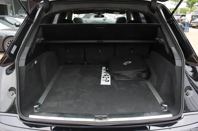 Audi Q7 view 16