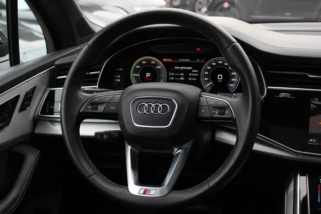 Audi Q7 view 18