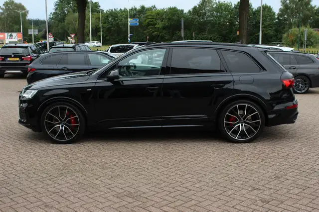 Audi Q7 view 7
